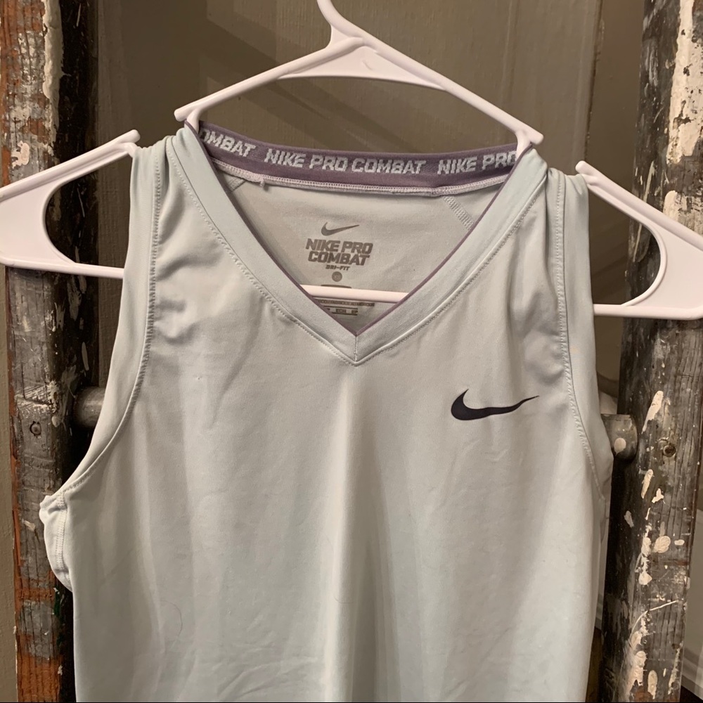 Nike - Picture 2 of 3